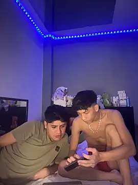 Kailertwink online show from May 7, 2026, 3:37 pm