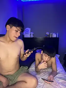 Snapshot of Kailertwink chatting on February 14, 2026, 3:40 am Kailertwink online show from February 14, 2026, 3:40 am