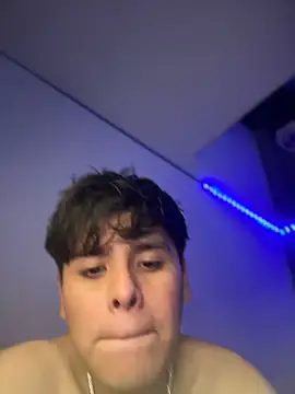 Snapshot of Kailertwink chatting on February 18, 2026, 11:23 pm Kailertwink online show from February 18, 2026, 11:23 pm