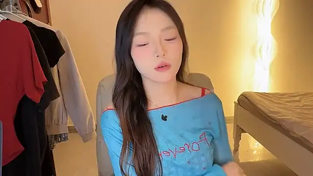 Robin-o3 online show from September 19, 2025, 12:42 pm