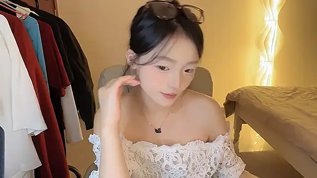 Robin-o3 online show from October 9, 2025, 3:56 pm