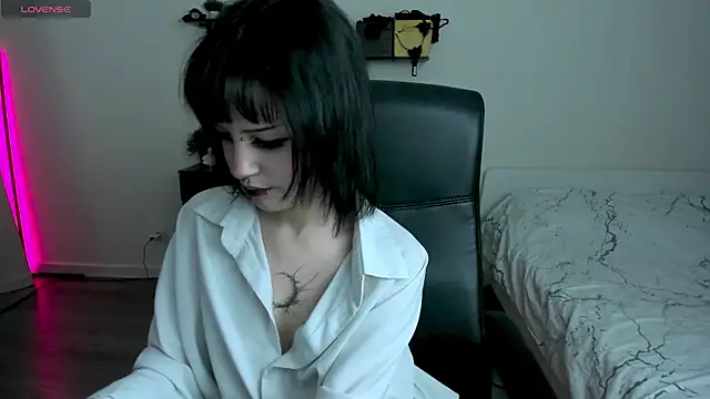 LiyaLuna online show from February 25, 2026, 1:11 pm