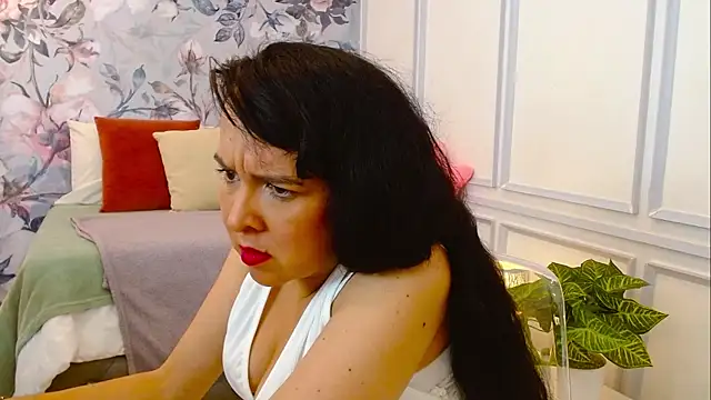 MiiaLane online show from September 30, 2025, 1:39 pm