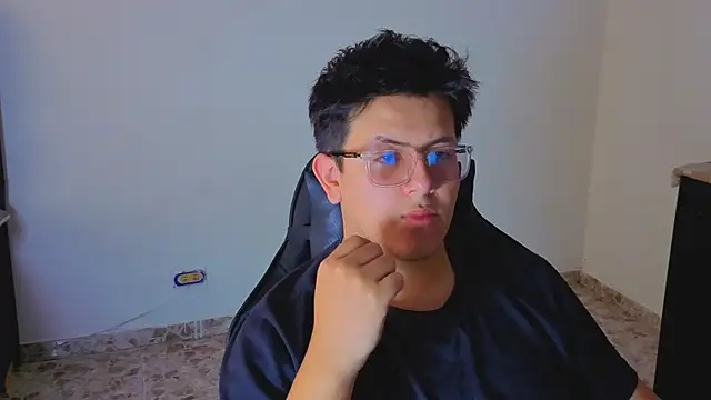 Snapshot of Ryan_Doretti chatting on October 10, 2025, 2:51 pm Ryan Doretti online show from October 10, 2025, 2:51 pm