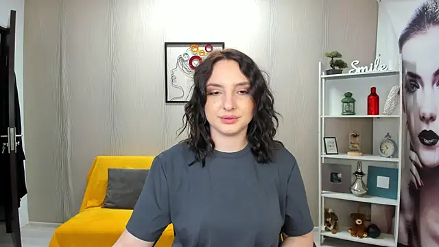 JaquelinLaurent online show from October 13, 2025, 7:37 pm