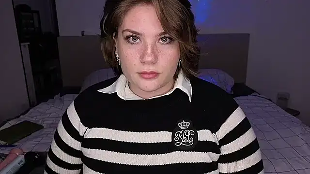 MaeNoir online show from October 10, 2025, 6:53 pm