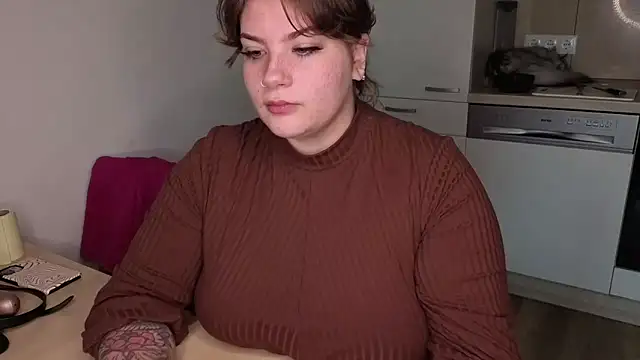 MaeNoir online show from October 22, 2025, 2:16 pm