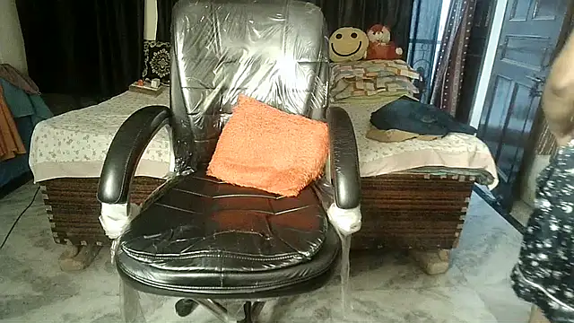 Snapshot of Anaconda-Mall chatting on July 7, 2026, 1:25 pm Anaconda-Mall online show from July 7, 2026, 1:25 pm