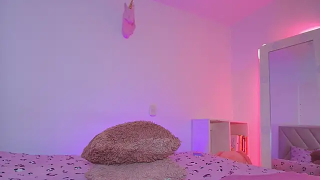 emy colee  online show from February 5, 2026, 4:30 am