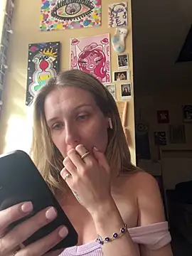 Snapshot of AutumnTides chatting on September 10, 2025, 4:17 pm AutumnTides online show from September 10, 2025, 4:17 pm