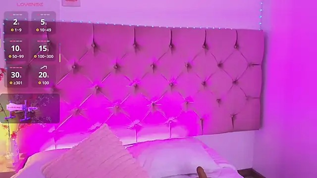 Snapshot of Lexy_Love_ chatting on October 6, 2025, 1:01 pm Lexy Love online show from October 6, 2025, 1:01 pm