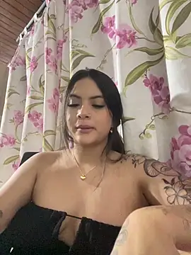 AmyMartinelli online show from October 5, 2025, 12:34 am