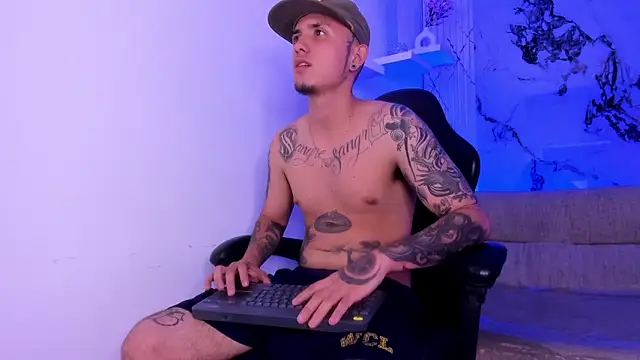 ReyBigx online show from February 17, 2026, 4:54 am