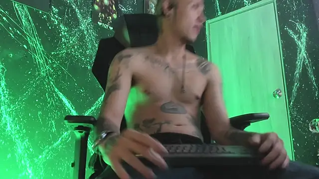 ReyBigx online show from October 4, 2025, 4:14 am