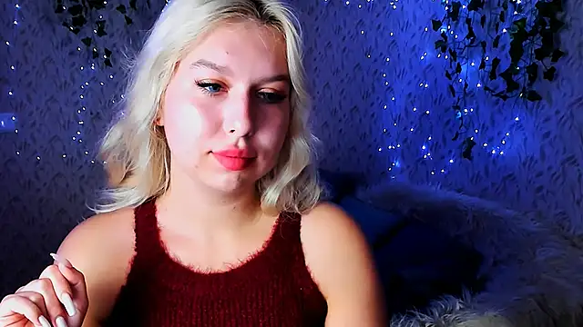 ChloeRicc online show from October 12, 2025, 9:43 am