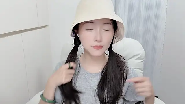 Rosalind xixi online show from June 28, 2026, 12:00 pm