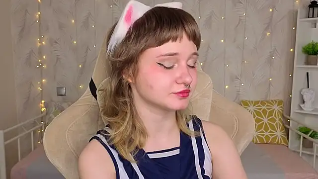 Tori Cutie online show from April 28, 2026, 2:27 am