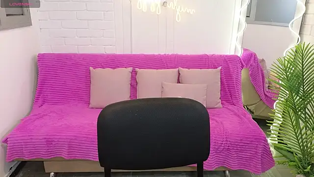 Lexy tay online show from December 5, 2025, 11:42 am