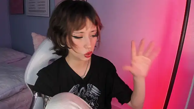 Hannahpage online show from April 29, 2026, 5:30 pm