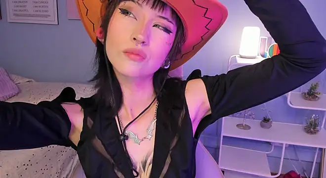 Hannahpage online show from January 15, 2026, 12:19 pm