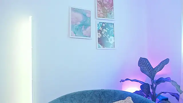 canelleGarces online show from February 18, 2026, 6:48 pm