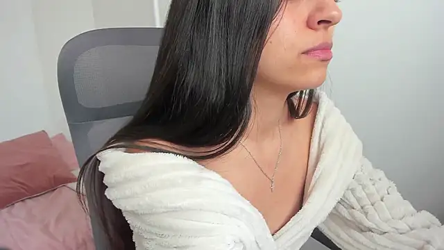 Snapshot of canelleGarces chatting on July 4, 2026, 6:12 pm canelleGarces online show from July 4, 2026, 6:12 pm
