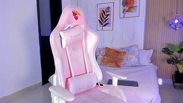 Ayleen Dunkan online show from December 15, 2025, 12:55 pm