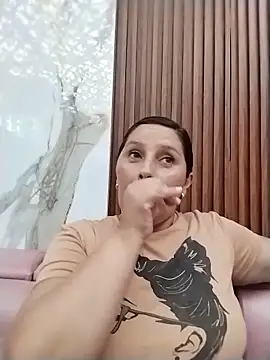 Snapshot of KikaDuque chatting on June 19, 2026, 6:58 pm KikaDuque online show from June 19, 2026, 6:58 pm