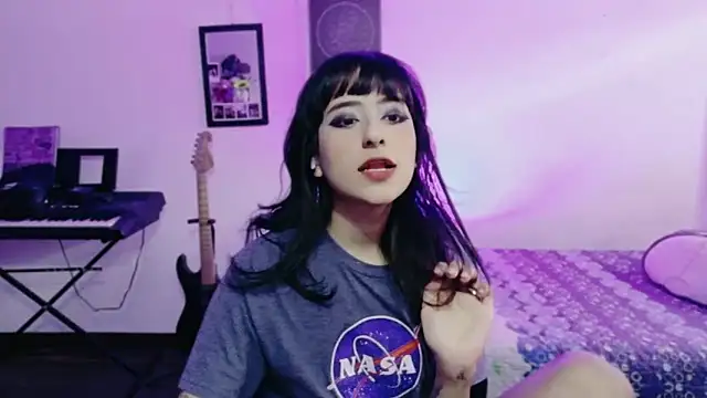 Snapshot of atenea_dragon__ chatting on March 15, 2026, 7:21 pm atenea dragon online show from March 15, 2026, 7:21 pm