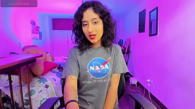 atenea dragon   online show from September 12, 2025, 9:25 pm