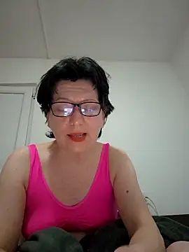 Vera Elle online show from April 15, 2026, 7:58 pm