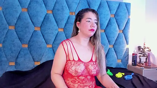 Snapshot of Zoe_Vg chatting on August 7, 2026, 12:00 pm Zoe Vg online show from August 7, 2026, 12:00 pm