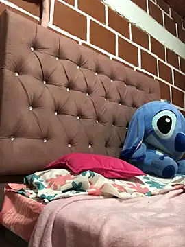 Snapshot of Rachellcooperrr chatting on March 18, 2026, 12:58 am Rachellcooperrr online show from March 18, 2026, 12:58 am