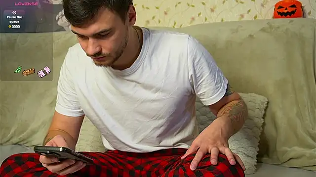 johnstoneisland online show from October 14, 2025, 8:48 am