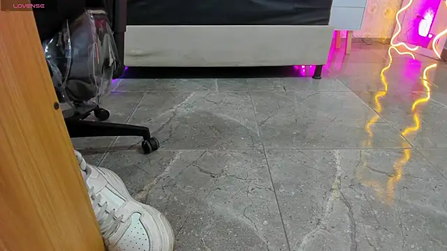 BLUE TAY1 online show from October 25, 2025, 11:42 am