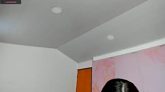 milk candy18 online show from October 1, 2025, 12:09 pm