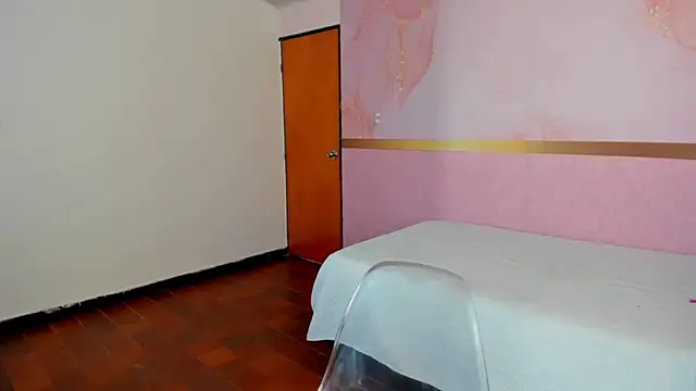 milk candy18 online show from September 17, 2025, 12:18 pm