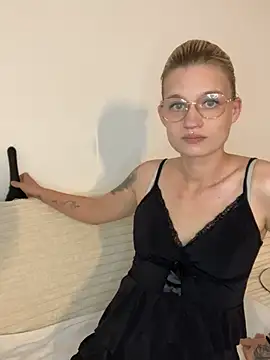 Lesamantssexy online show from May 10, 2026, 2:30 pm
