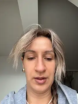 EvvaMur online show from May 26, 2026, 1:58 am