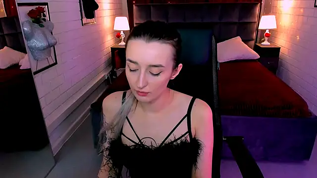 AliceLids online show from October 3, 2025, 1:12 pm