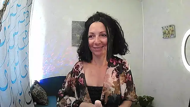 Snapshot of ValleriWind chatting on July 16, 2026, 12:24 pm ValleriWind online show from July 16, 2026, 12:24 pm