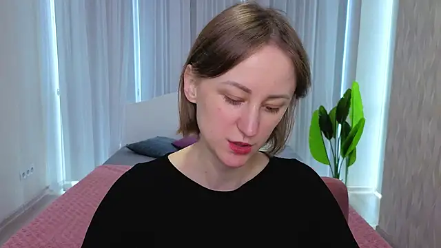 LuluChiiii online show from October 12, 2025, 10:49 am