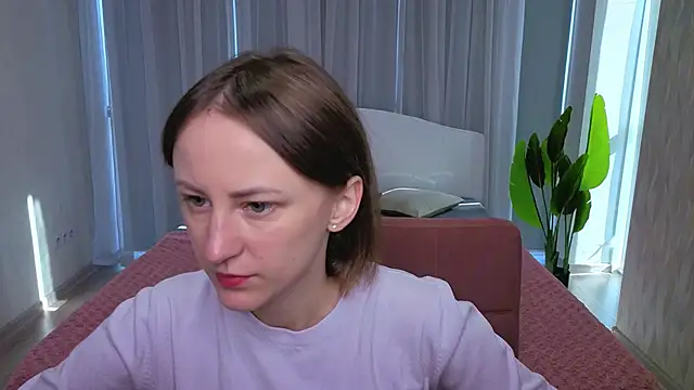 LuluChiiii online show from October 16, 2025, 9:50 am