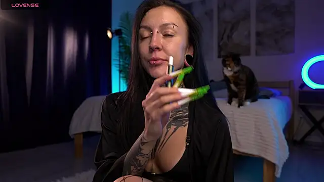 Snapshot of Alise_Eve_ chatting on February 19, 2026, 5:21 pm Alise Eve online show from February 19, 2026, 5:21 pm