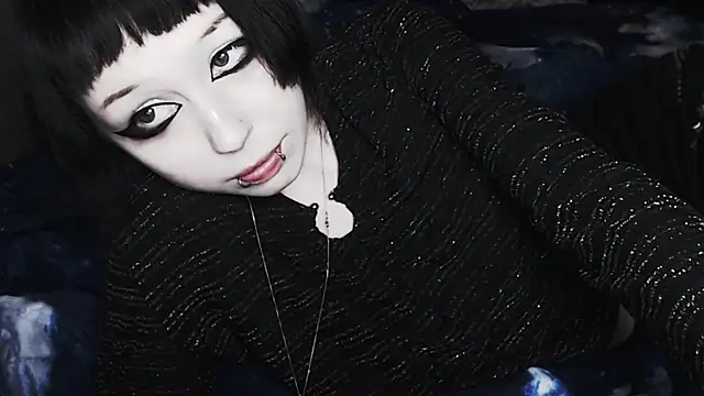  LUCY LAVE online show from November 4, 2025, 4:38 am