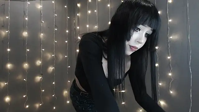  LUCY LAVE online show from April 6, 2026, 2:07 pm