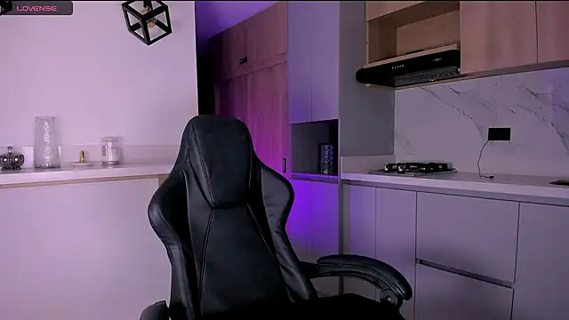 fhalon foxxxys  online show from March 11, 2026, 6:40 am