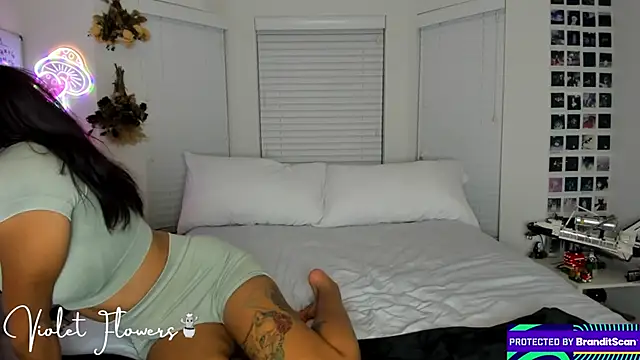 violetttflowers online show from February 2, 2026, 2:32 am