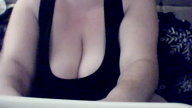 Valendra  online show from October 9, 2025, 4:35 am