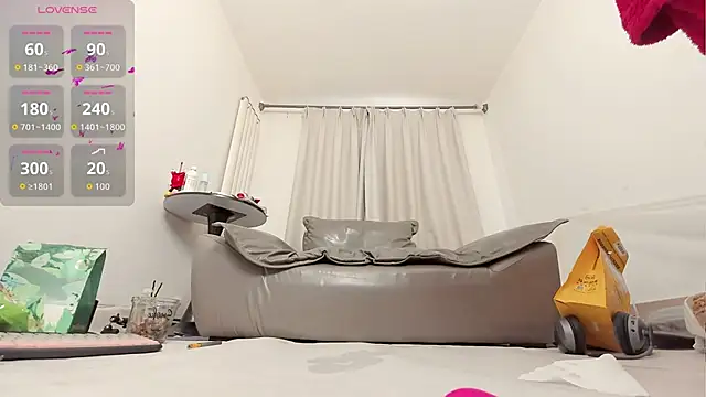 fox-yiyi online show from October 18, 2025, 7:54 am